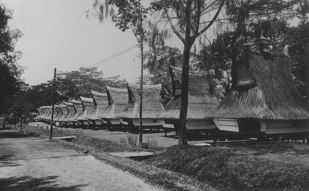 7082-nf-353-20-1: Het Nederlandsch Zendeling Genootschap richtte in 1906 de leprozerie Lao Si Momo in Oost-Sumatra op.
